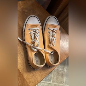 Converse women’s size 8